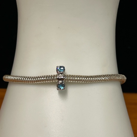 💕 3/$10 Sliding Charm w/ Blue Rhinestones - Picture 4 of 4